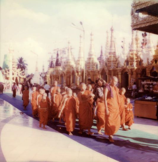 Polaroid Birmanie Yangon moines