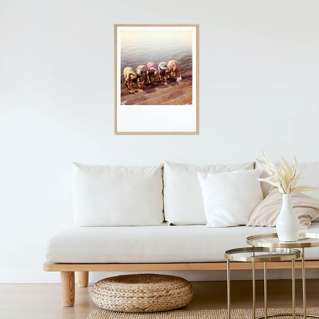 Décoration tirage Polaroid grand format Benares prière femmes saris